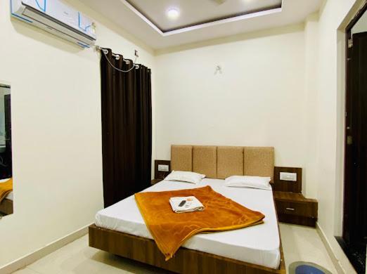 Hotel Soham Palace اوجاين المظهر الخارجي الصورة