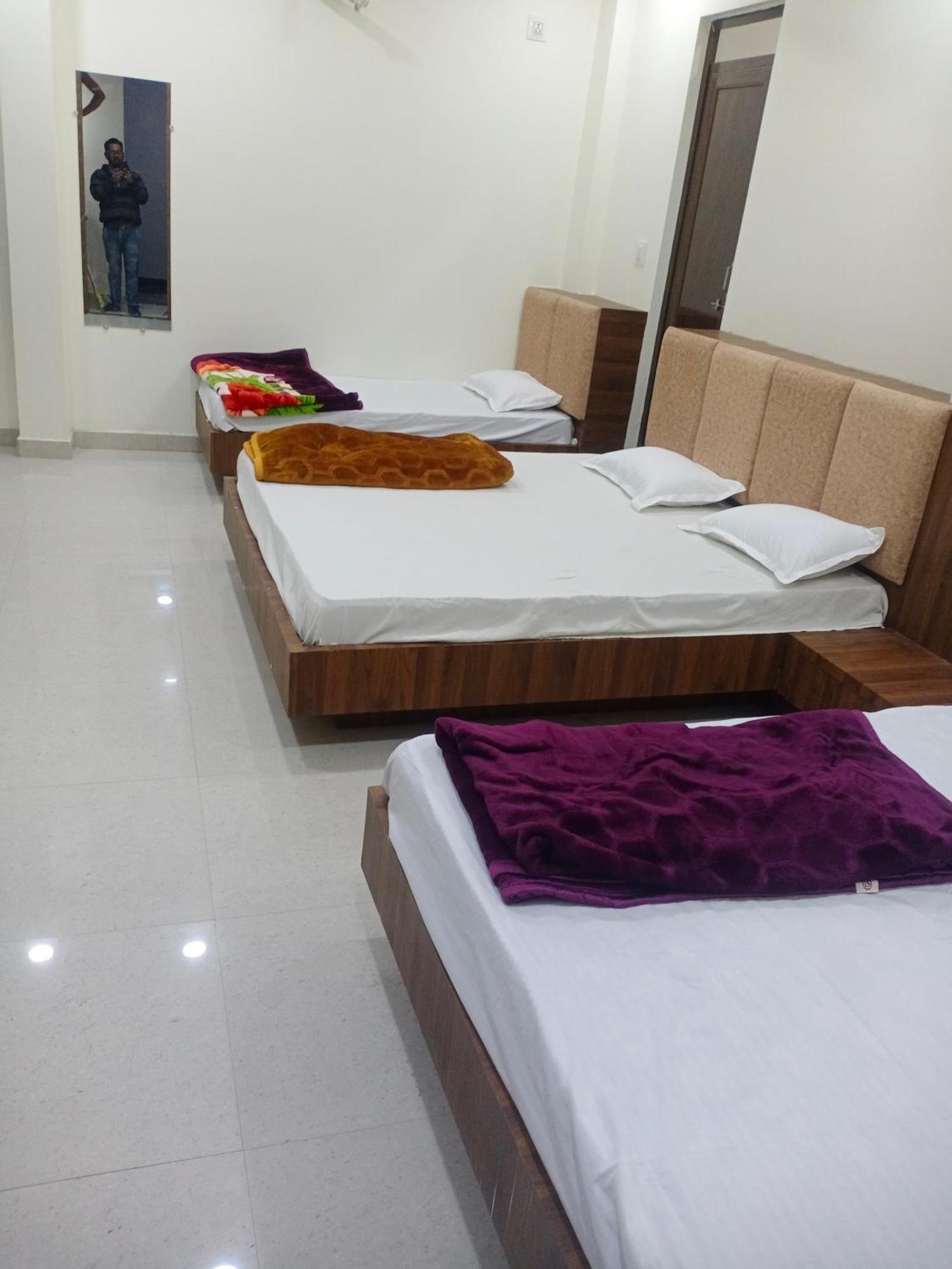 Hotel Soham Palace اوجاين المظهر الخارجي الصورة
