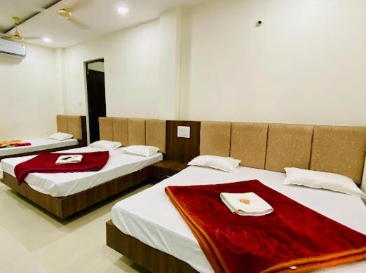 Hotel Soham Palace اوجاين المظهر الخارجي الصورة